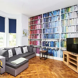 Onpoint Apartments-large House Near Centre With Bar! Nottingham
